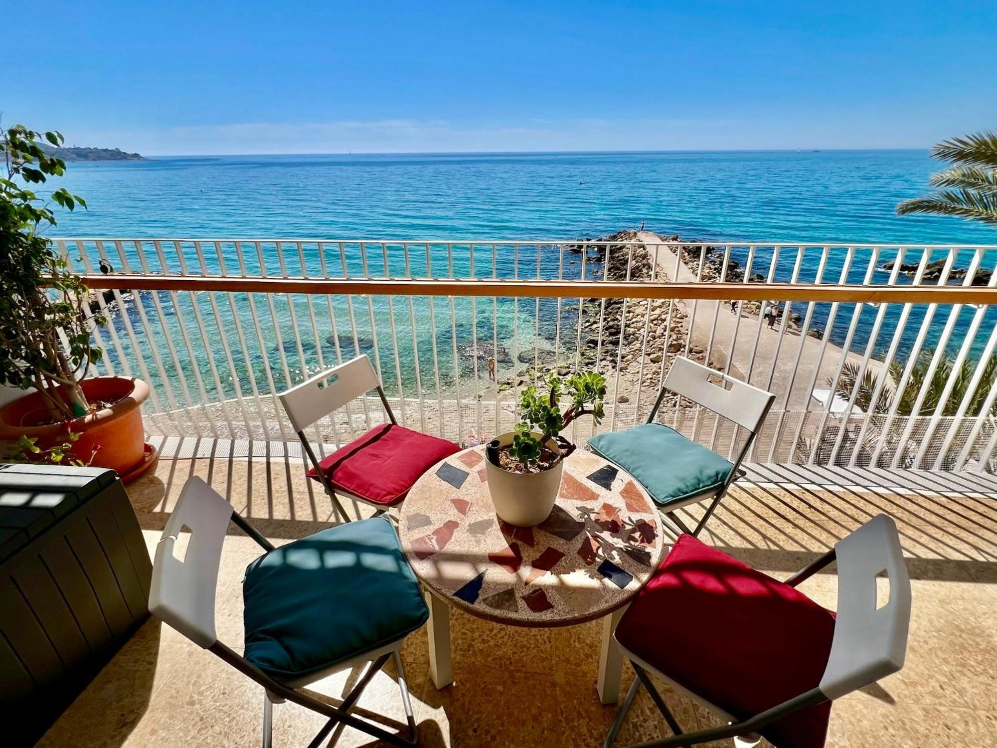 3br - Beachfront Balcony Haven * Alicante