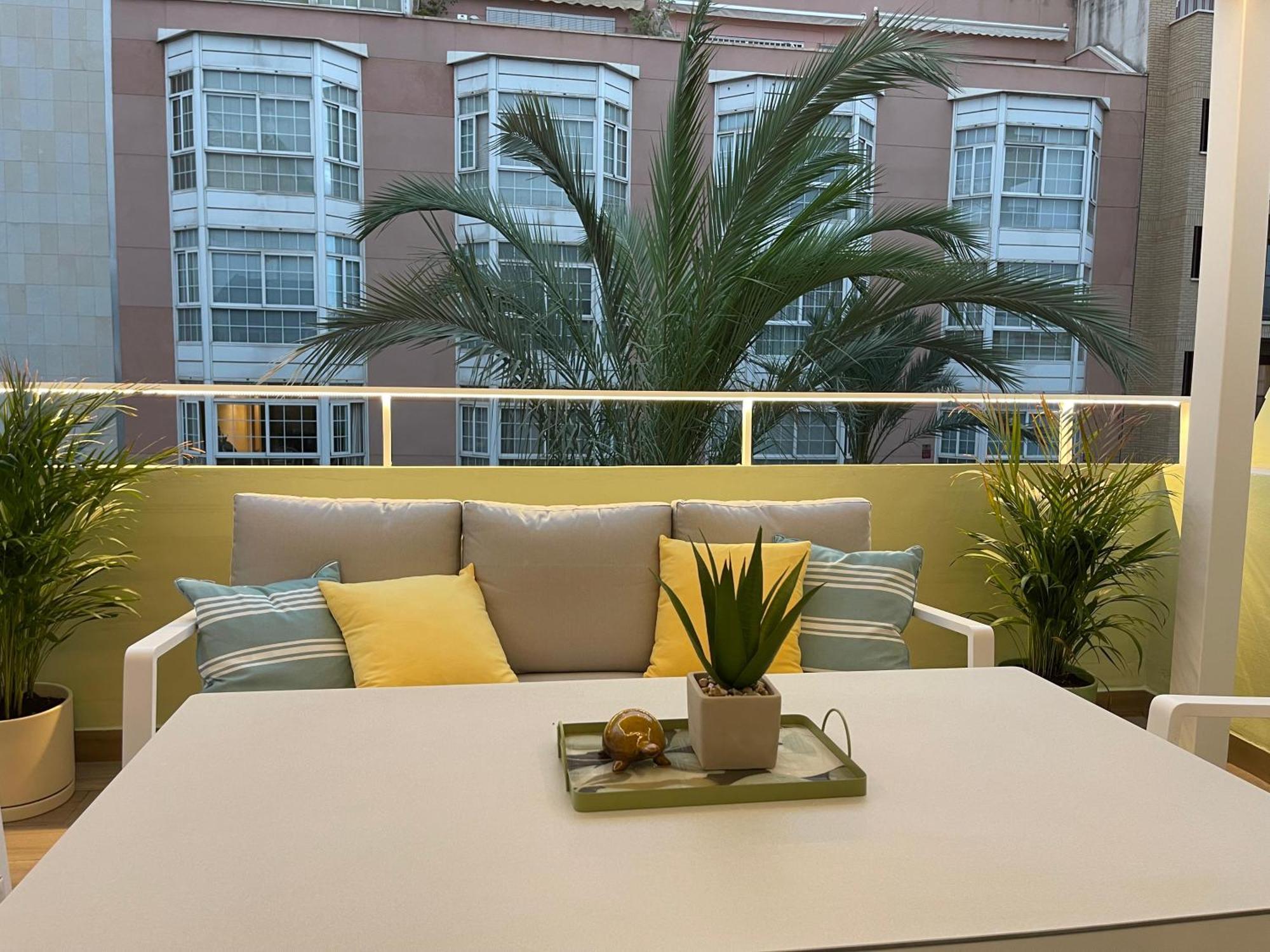 Gran Atico Con Terraza En El Centro De Apartamento *
