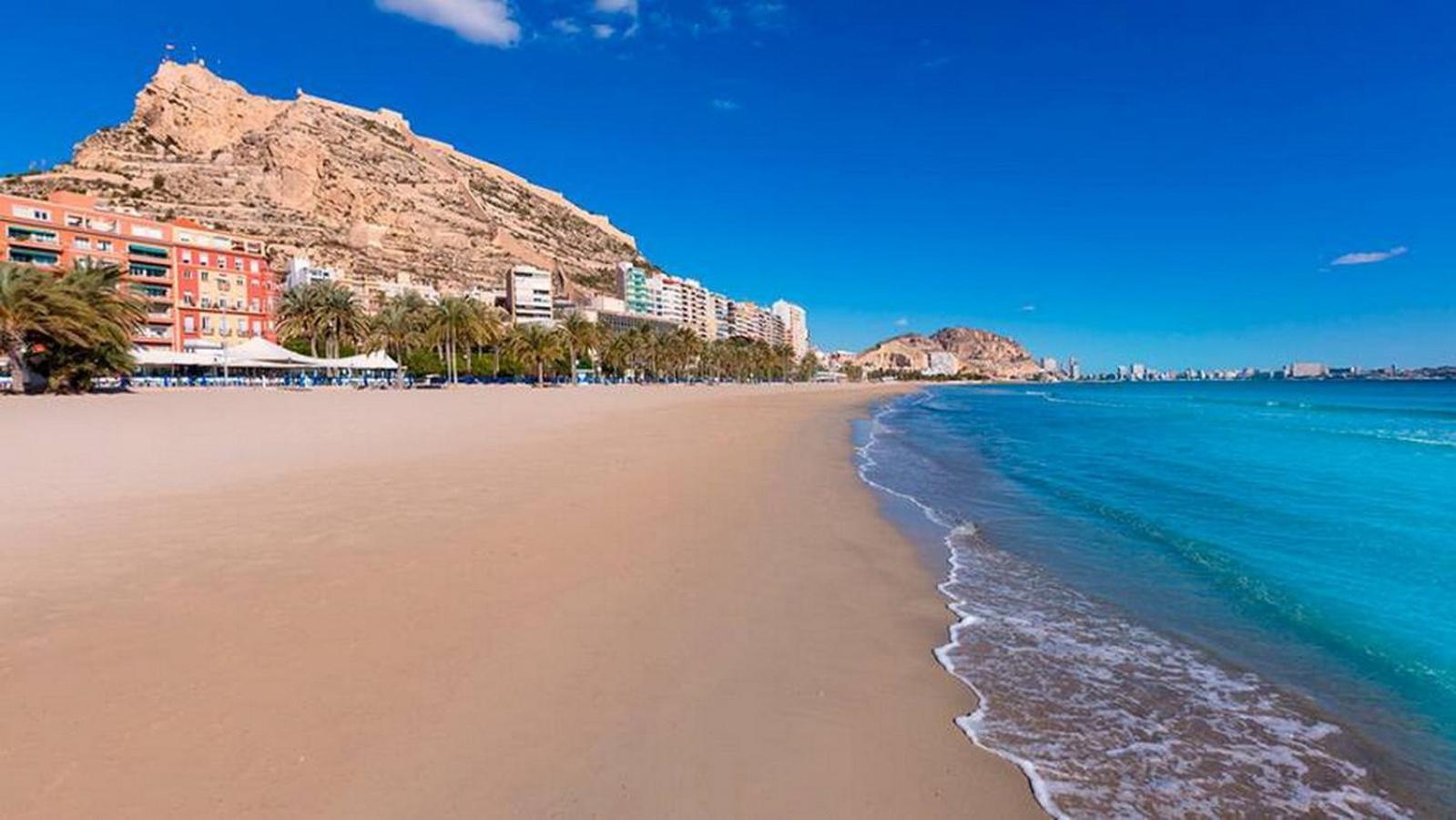 Appartement Historic Seaside Elegance *