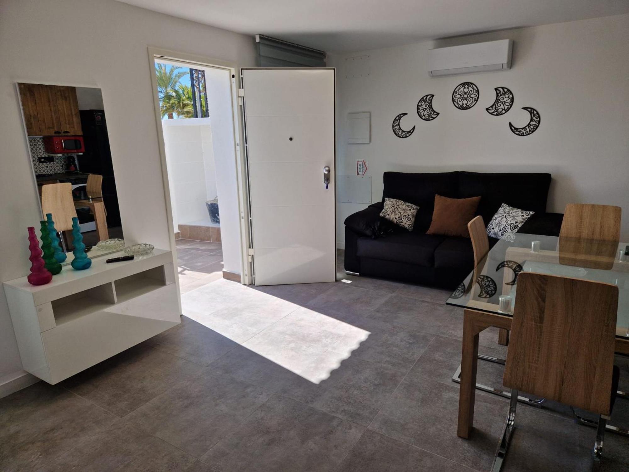 House Totally Refurbished In 2024, Terrace In Front Of The Sea, 1 Min Walk To The Beach, Aircon, Wifi * Alicante