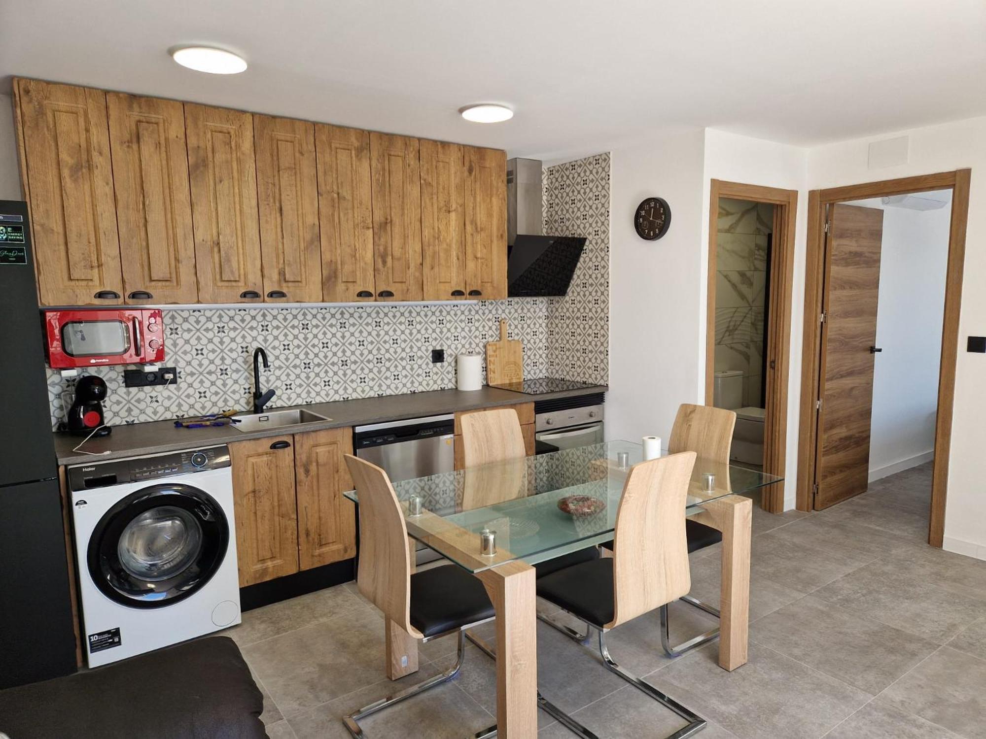 House Totally Refurbished In 2024, Terrace In Front Of The Sea, 1 Min Walk To The Beach, Aircon, Wifi *