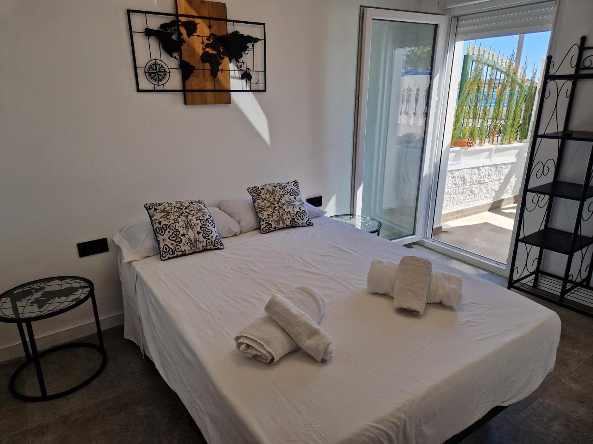 Holiday home House Totally Refurbished In 2024, Terrace In Front Of The Sea, 1 Min Walk To The Beach, Aircon, Wifi Alicante