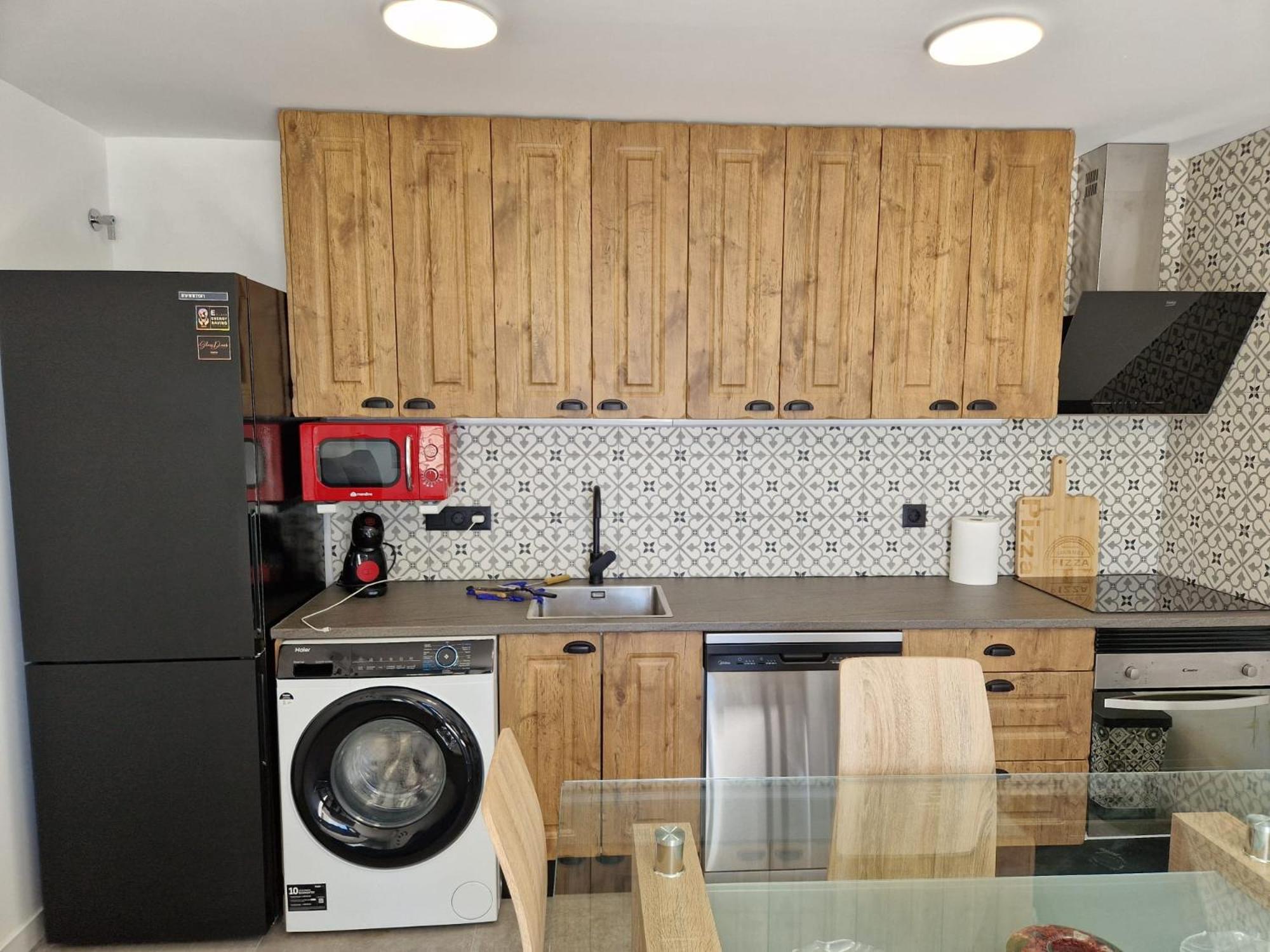 House Totally Refurbished In 2024, Terrace In Front Of The Sea, 1 Min Walk To The Beach, Aircon, Wifi *