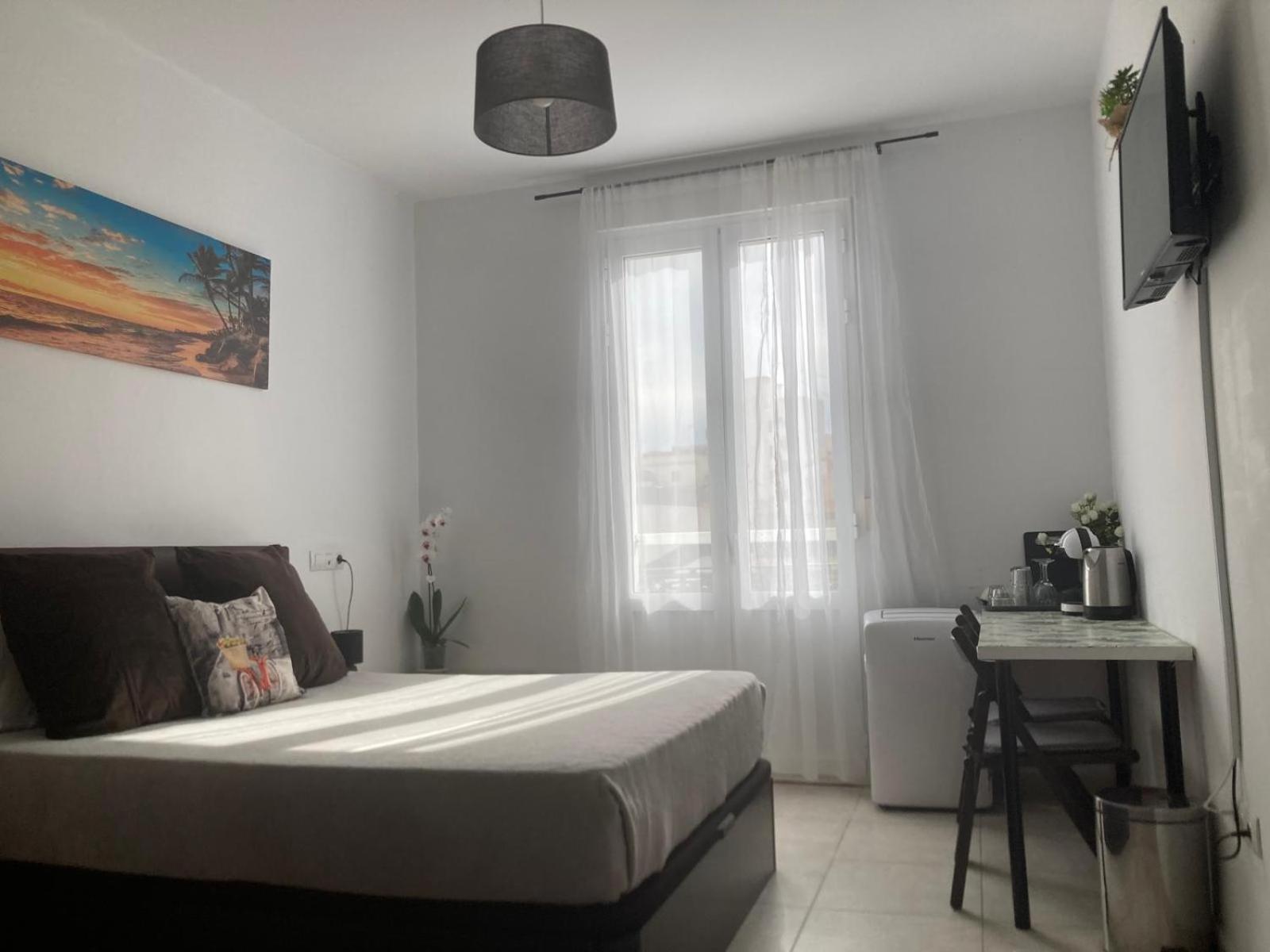 Apartment With Private Bathroom And Balcony Nearby The Mercado Central, Center And Alicante