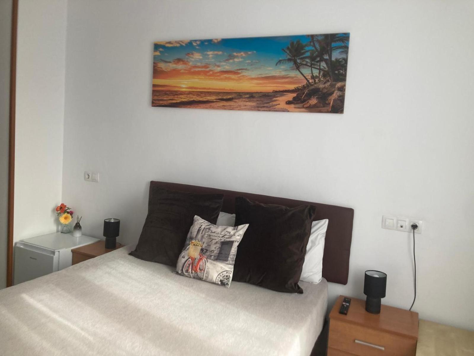 With Private Bathroom And Balcony Nearby The Mercado Central, Center And Beach