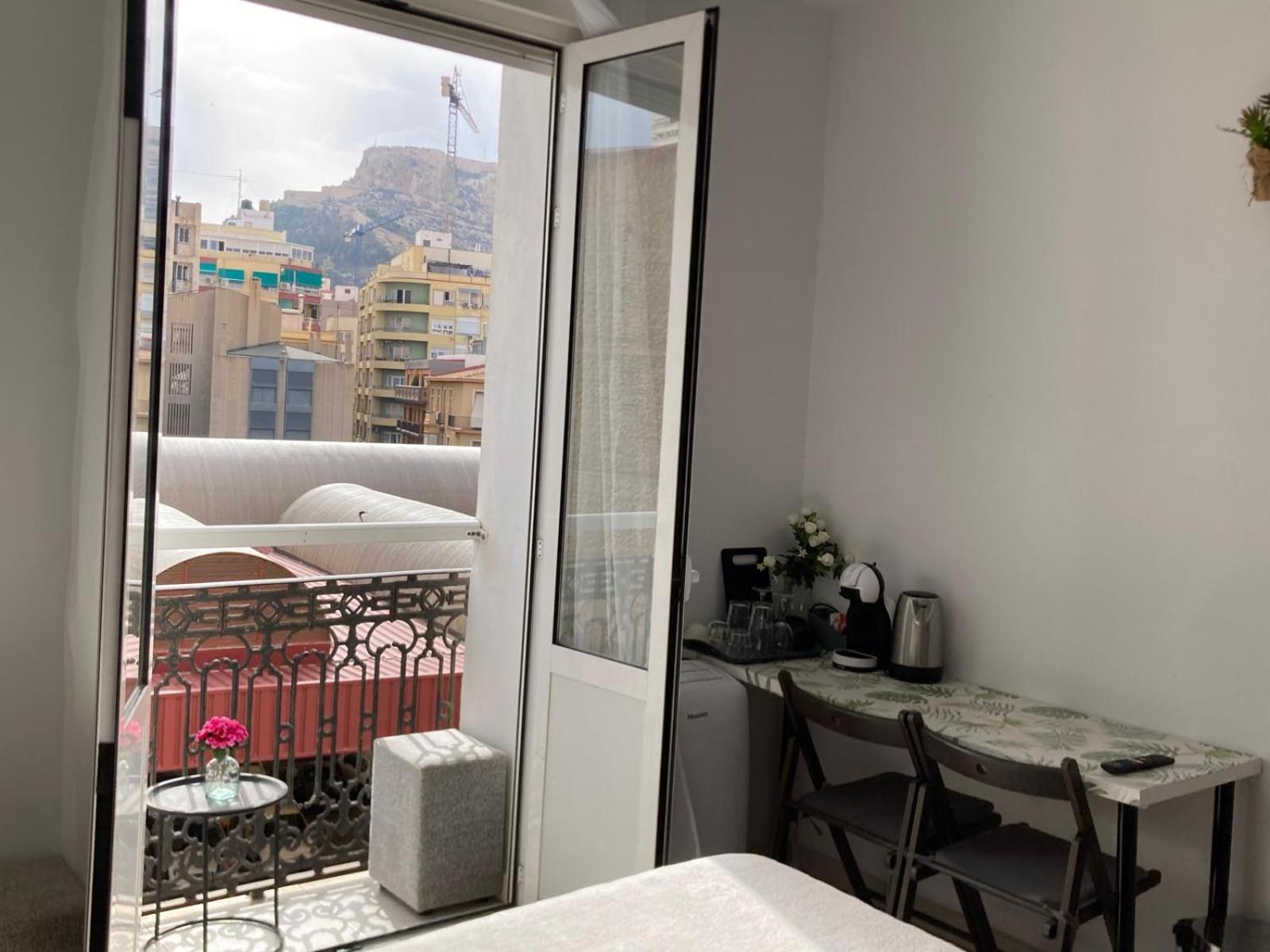 With Private Bathroom And Balcony Nearby The Mercado Central, Center And Beach Appartement