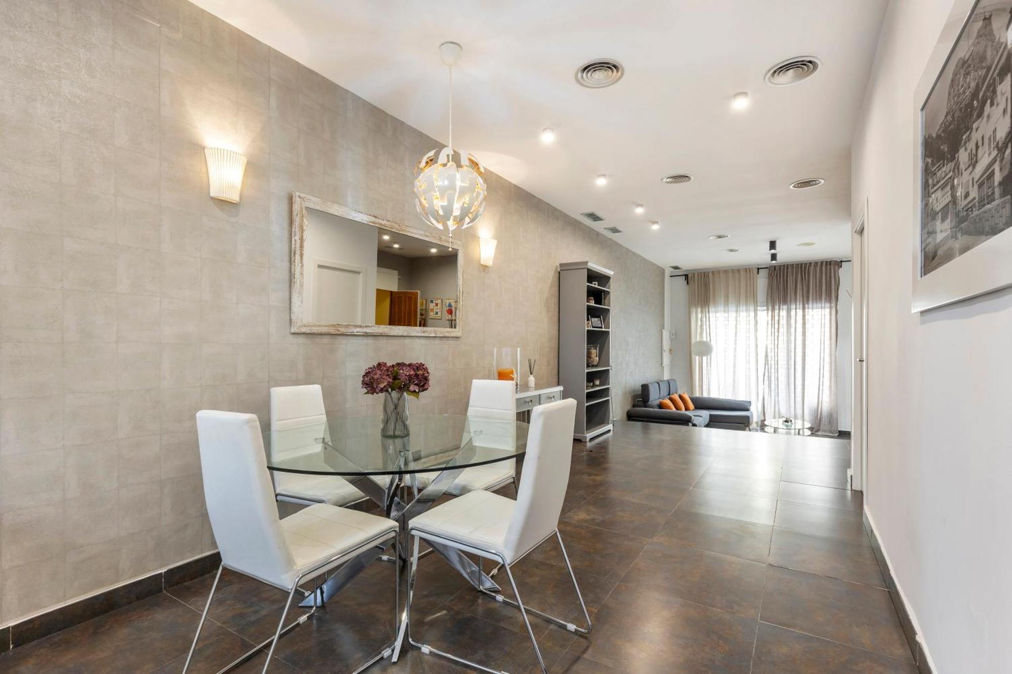 Modern With Patio In Apartment *