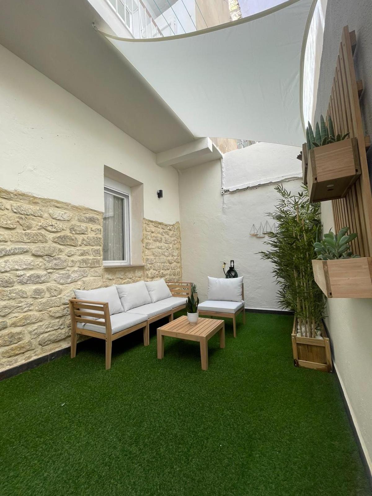 Apartment Modern With Patio In