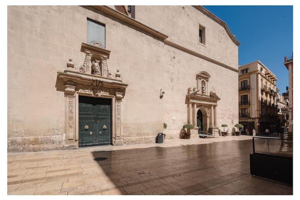 Charming Flat At Historic Centre & Short Walk To