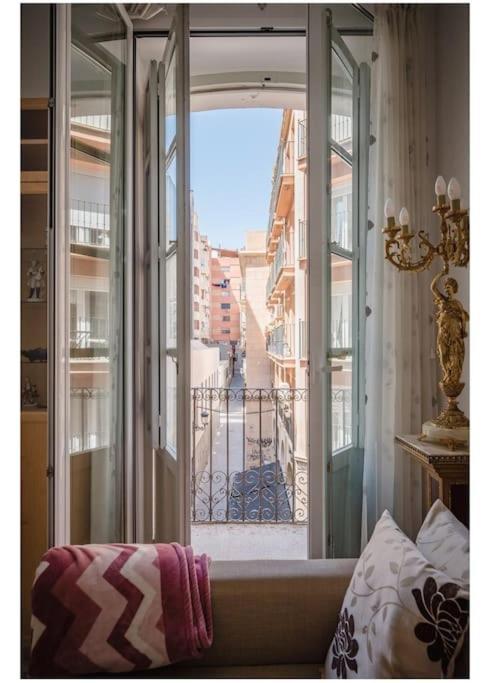 Charming Flat At Historic Centre & Short Walk To * Alicante