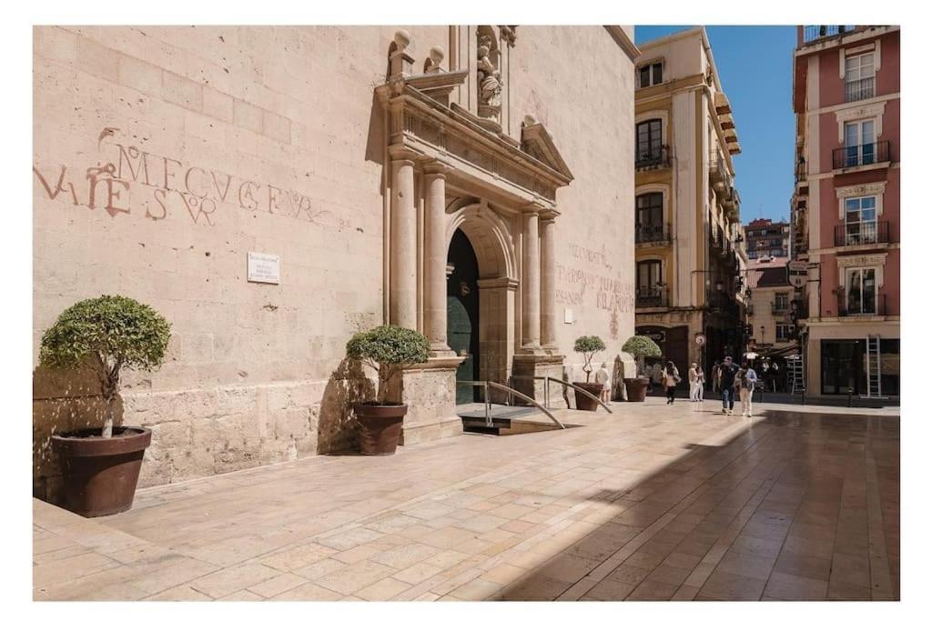 Charming Flat At Historic Centre & Short Walk To Appartement Alicante