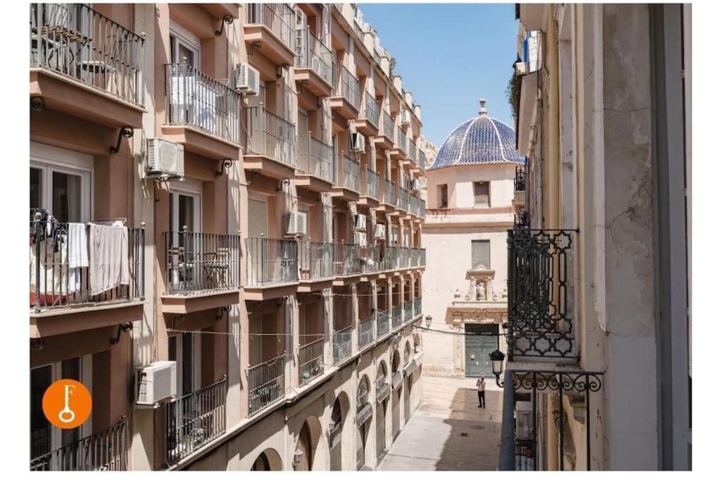 Charming Flat At Historic Centre & Short Walk To * Alicante