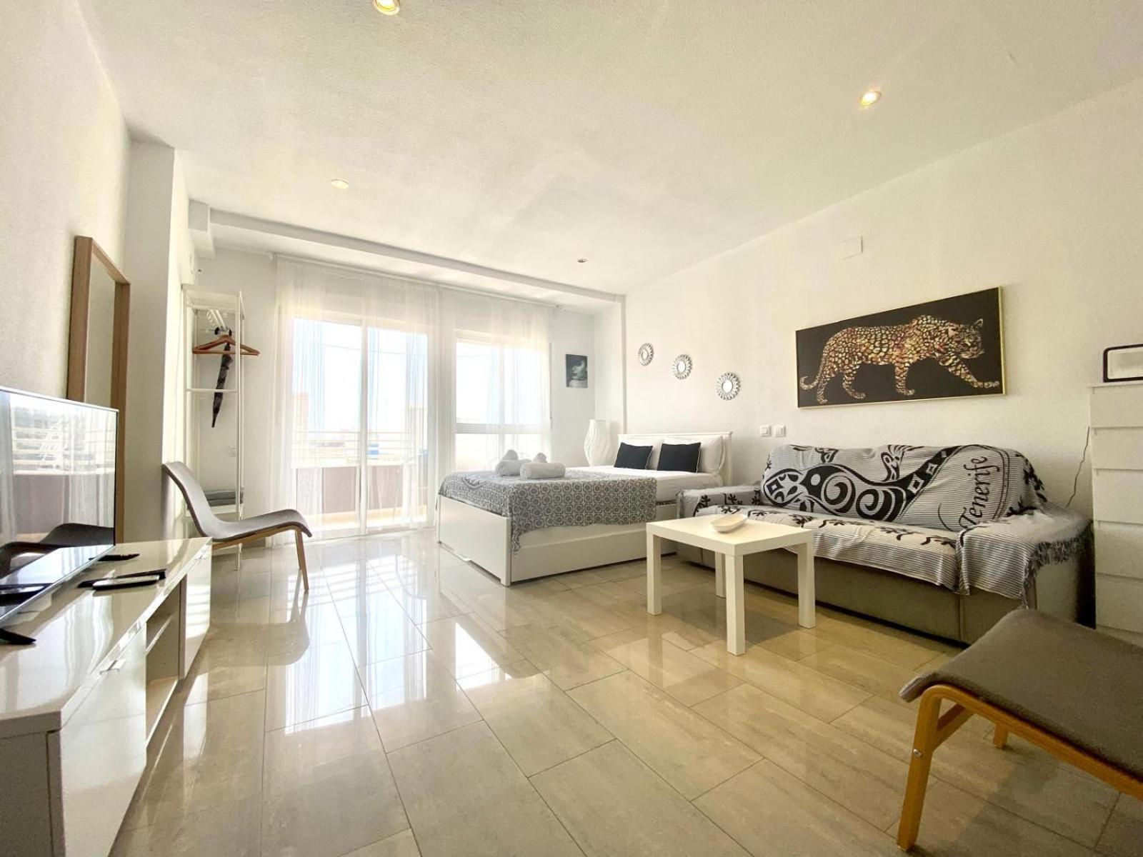 Apartment Riscal 6 By United Renters