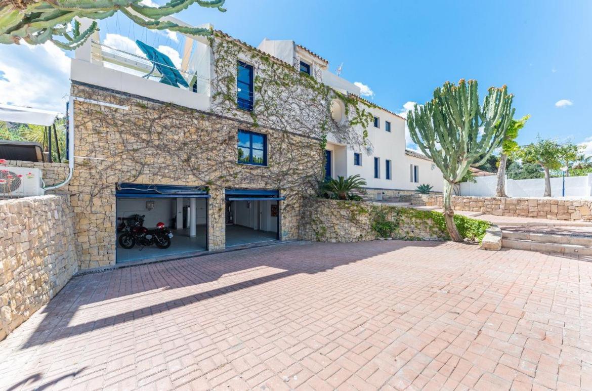 Lucentum Villa *