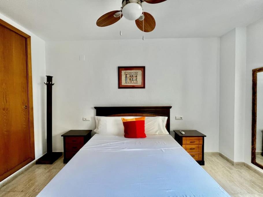 Spacious Near Plaza America * Alicante