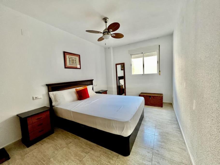 Spacious Near Plaza America * Alicante