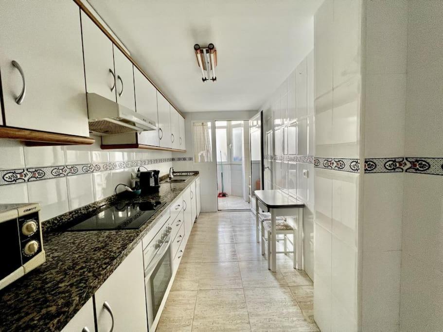 Spacious Near Plaza America Apartment