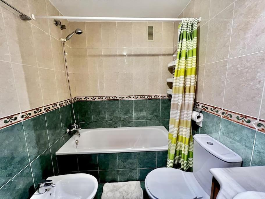 Spacious Near Plaza America * Alicante