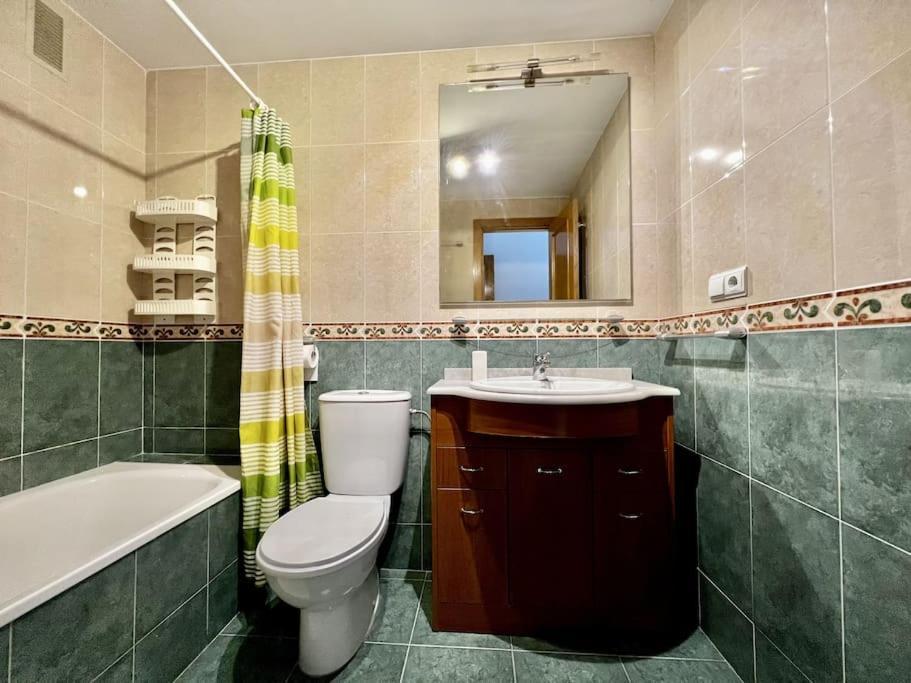 Spacious Near Plaza America