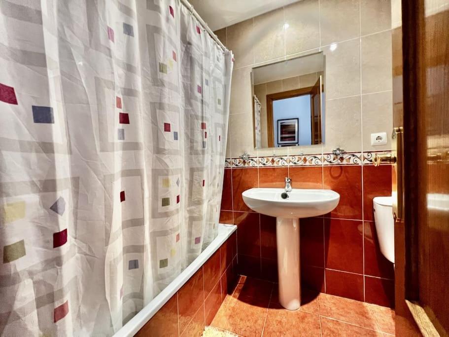 Apartment Spacious Near Plaza America *