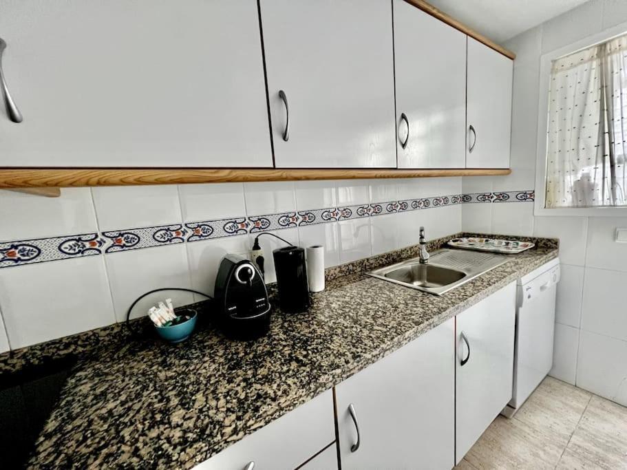 Spacious Near Plaza America Alicante