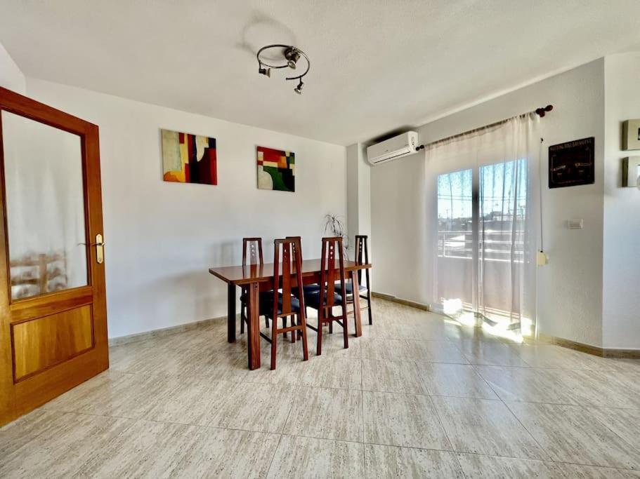 Apartment Spacious Near Plaza America