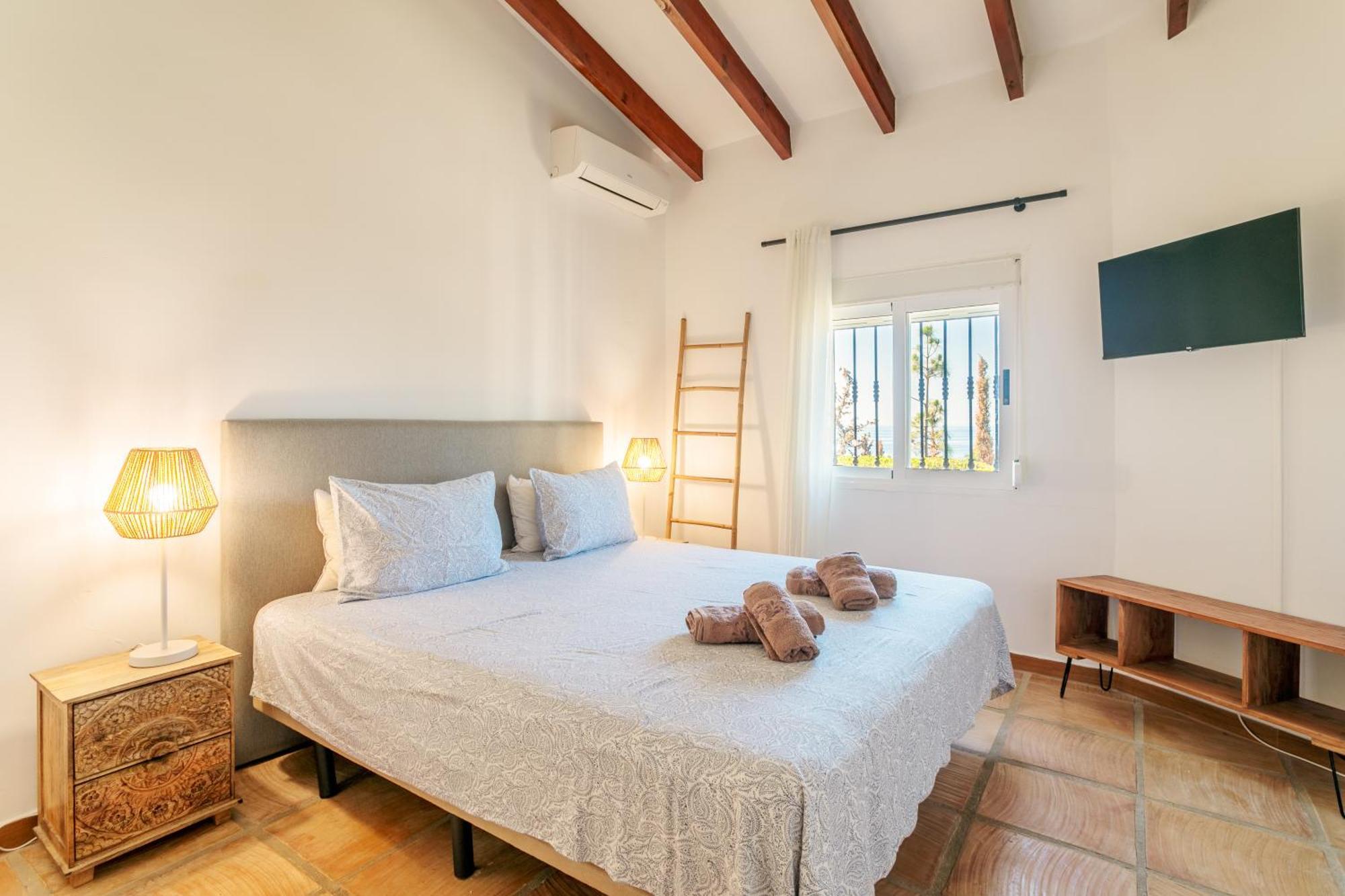 Eliane With Amazing Sea Views And Large Private Swimming Pool!