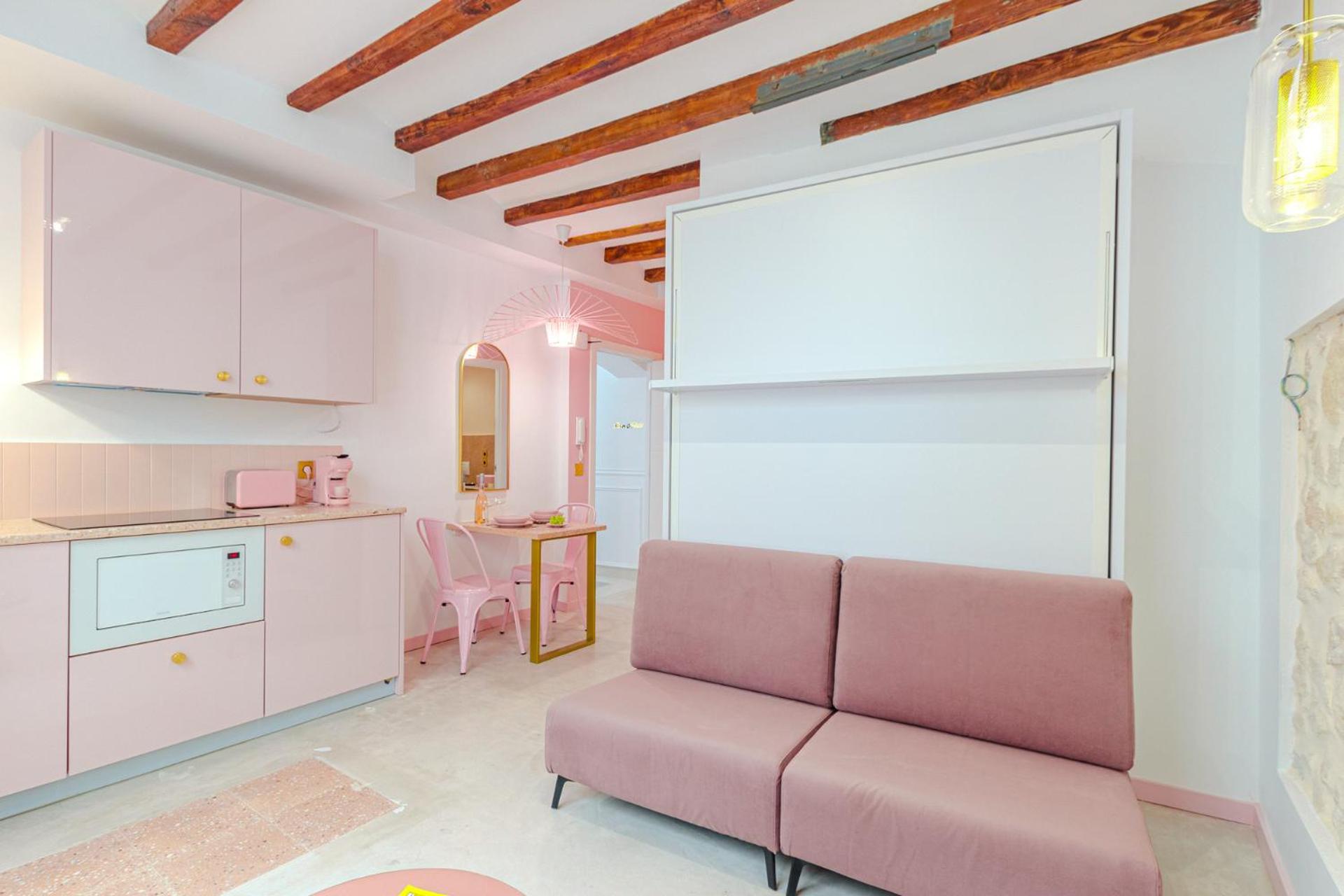 Glamorous Pink In Center Appartement