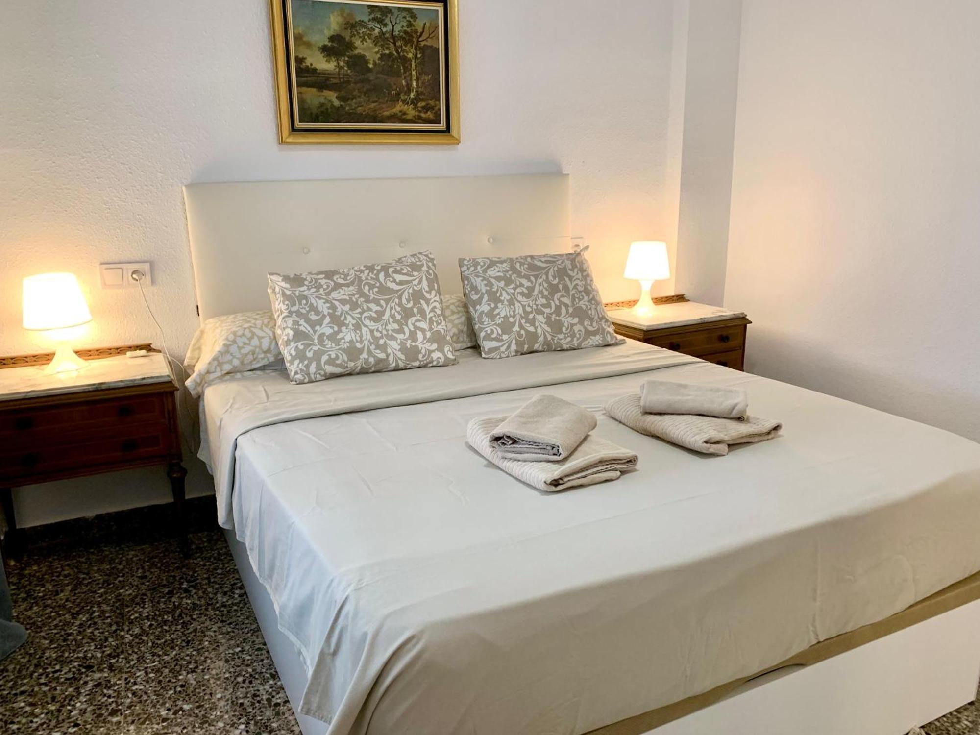 Apartamento Centrally-located, Spacious Flat At Historic Centre & Short Walk To Alicante