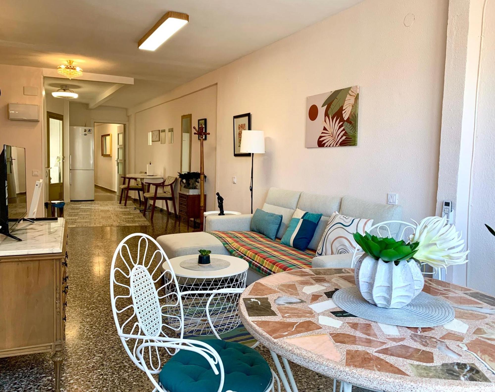 Centrally-located, Spacious Flat At Historic Centre & Short Walk To Alicante