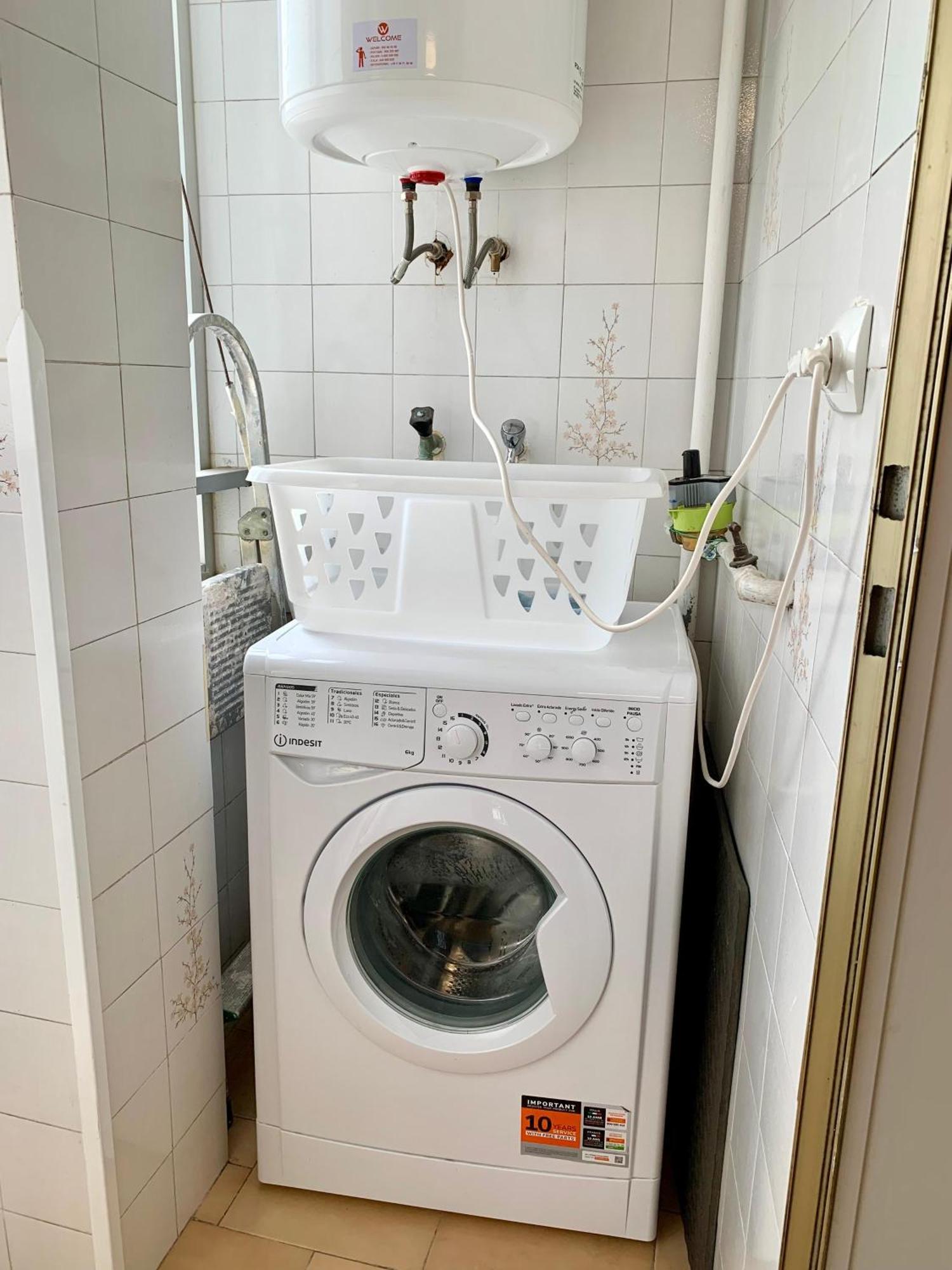 Centrally-located, Spacious Flat At Historic Centre & Short Walk To Appartement *