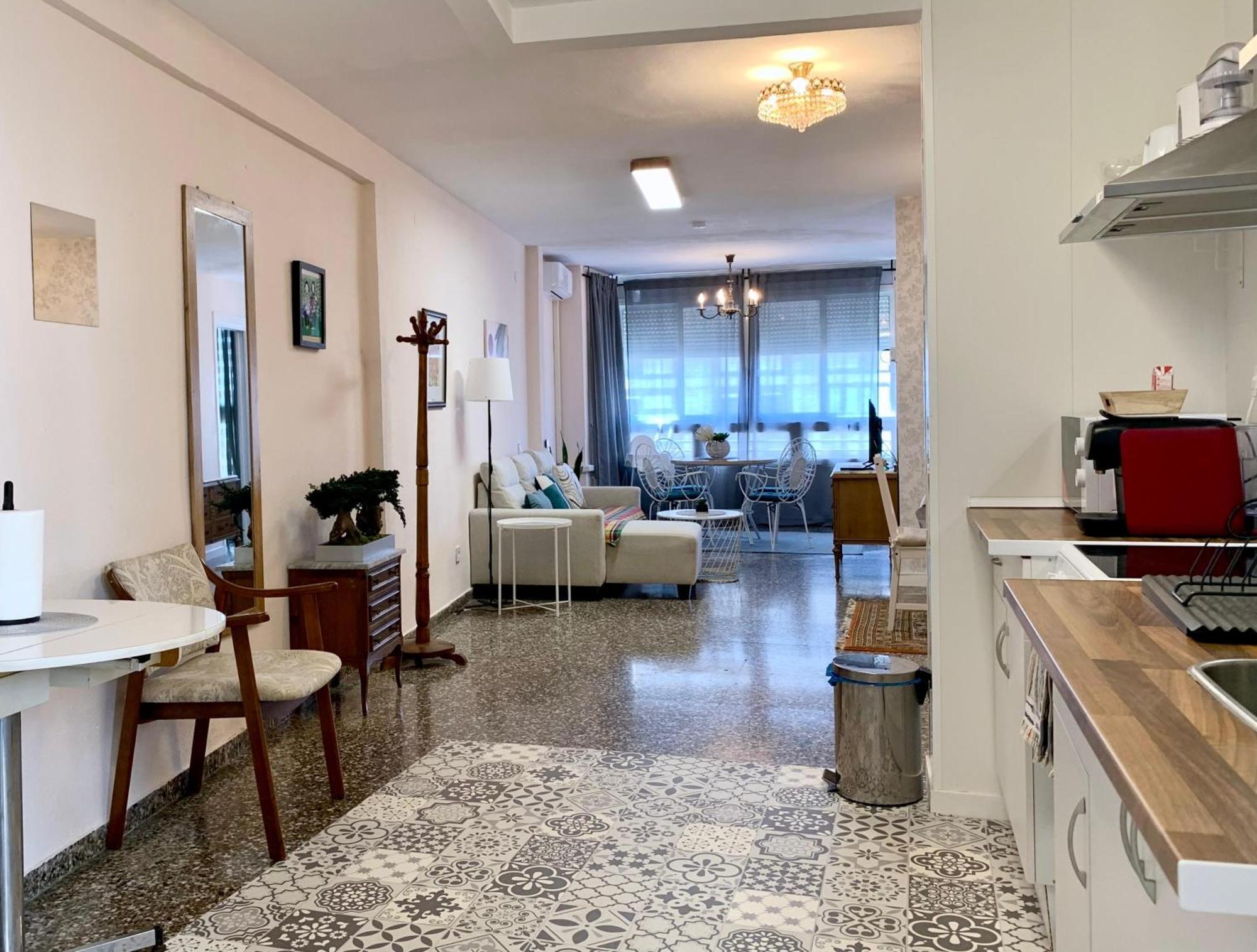 Centrally-located, Spacious Flat At Historic Centre & Short Walk To Appartement Alicante