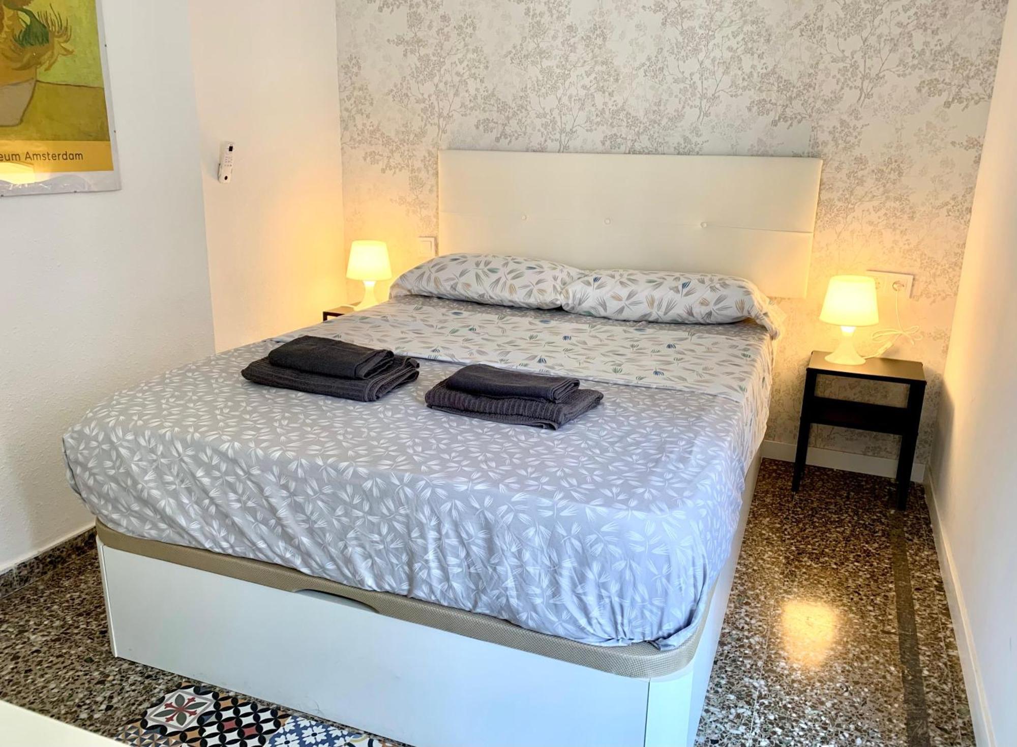 Centrally-located, Spacious Flat At Historic Centre & Short Walk To Alicante