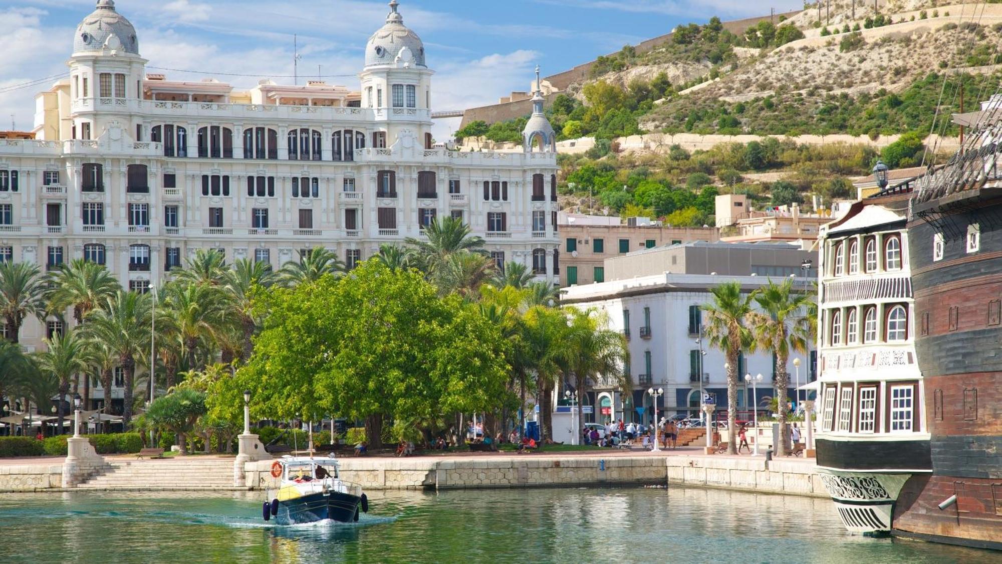 Ideally Located And Alicante