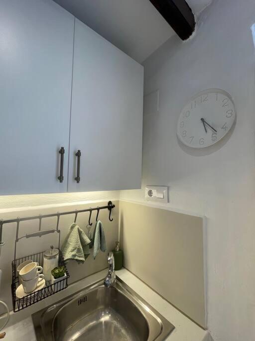 Huoneisto Cozy 1-bdrm In Center *