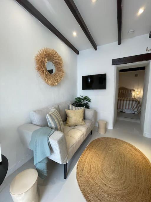 Cozy 1-bdrm In Center *