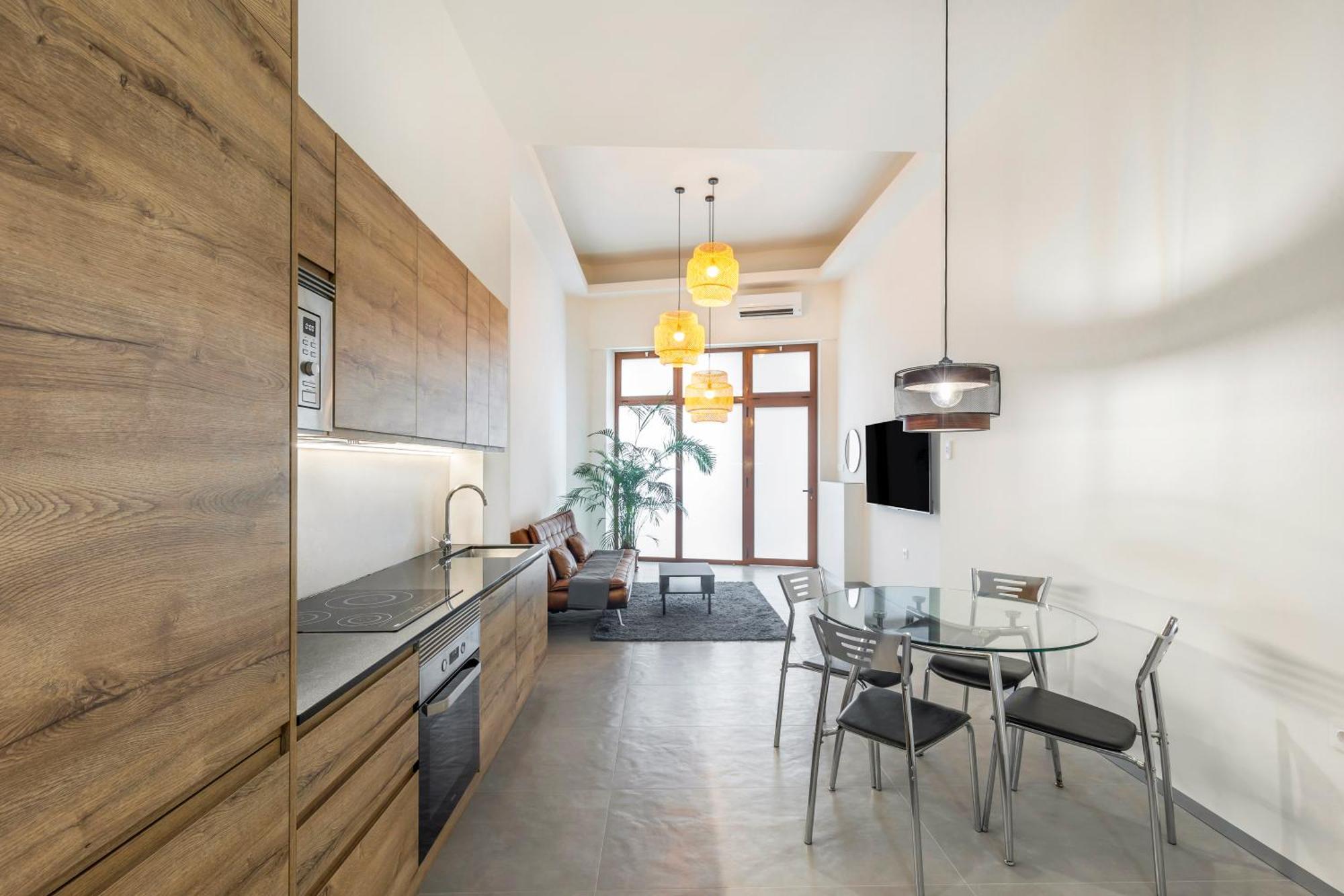 Evolution Luxury Center Apartment *