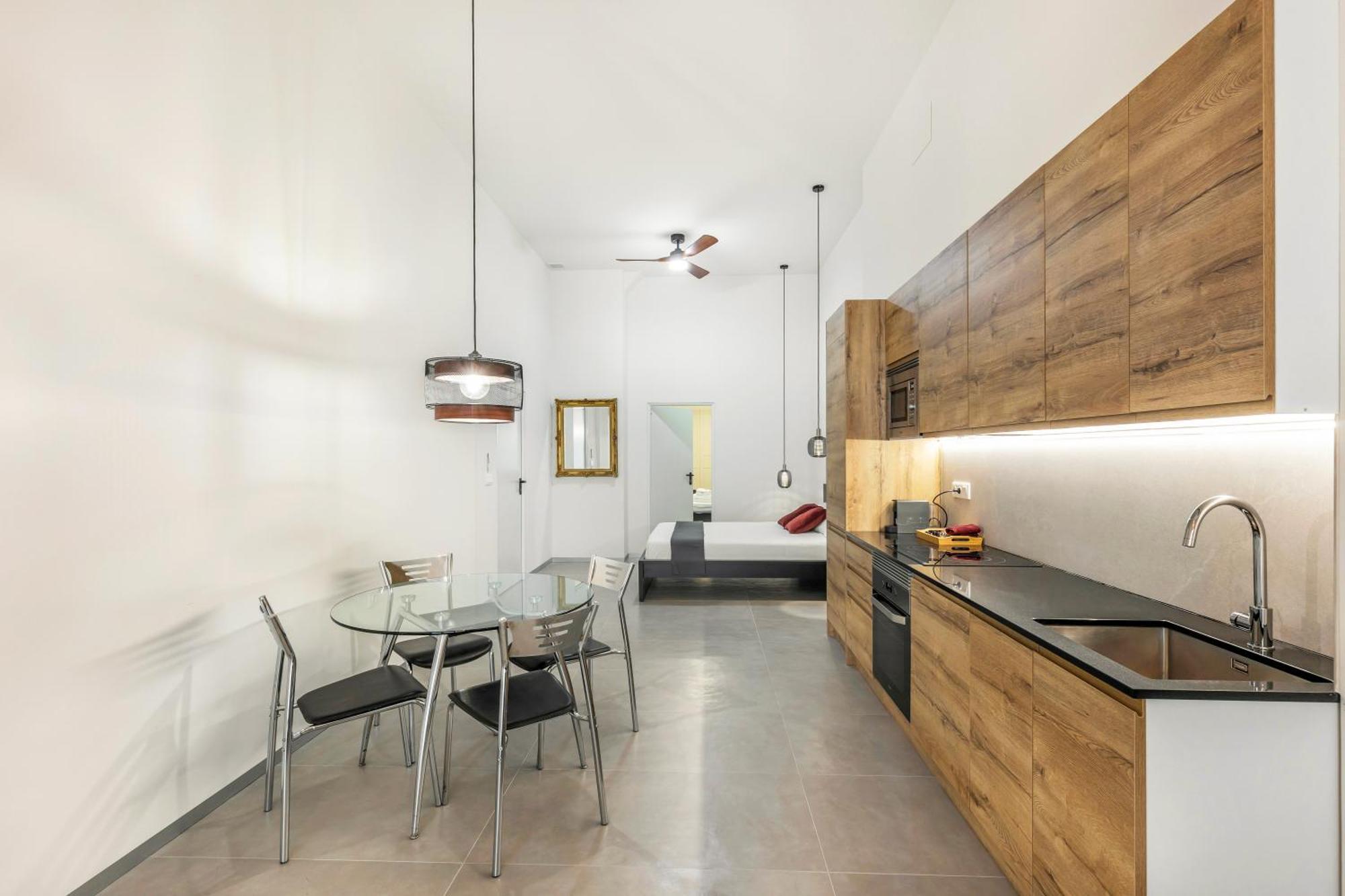 Evolution Luxury Center Apartment *