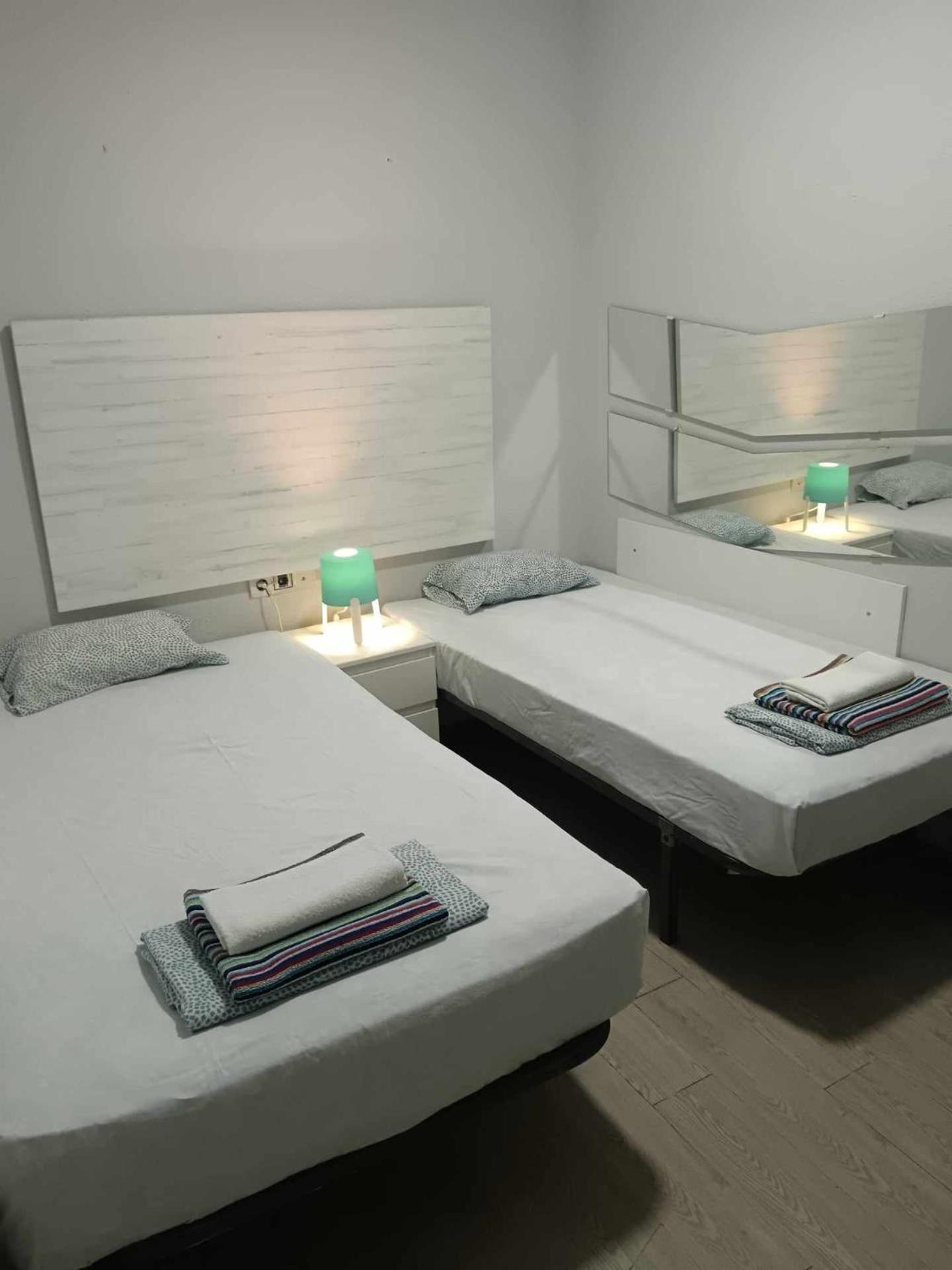 38 - Habitacion En Piso *