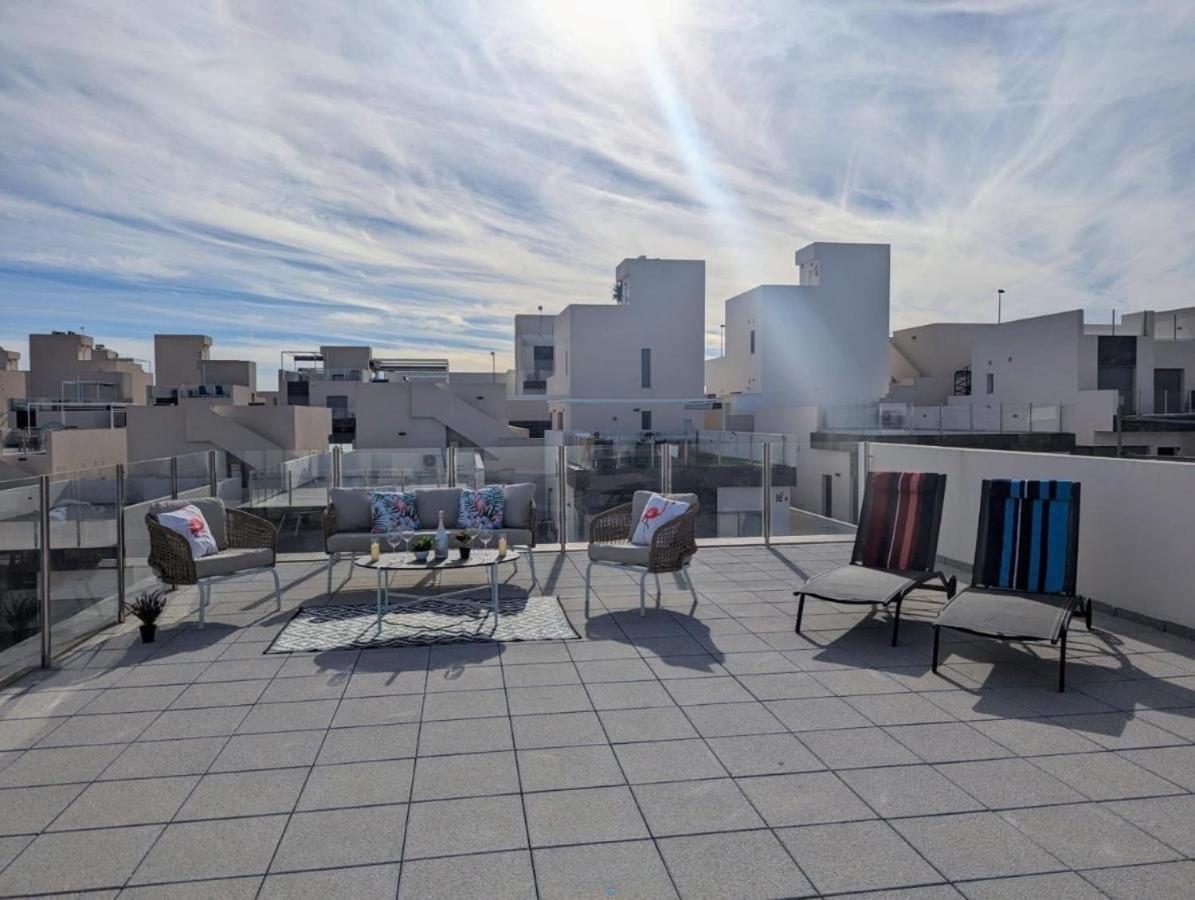 Fee4me Villa, Pool, Roofterrace & Relax Villa *