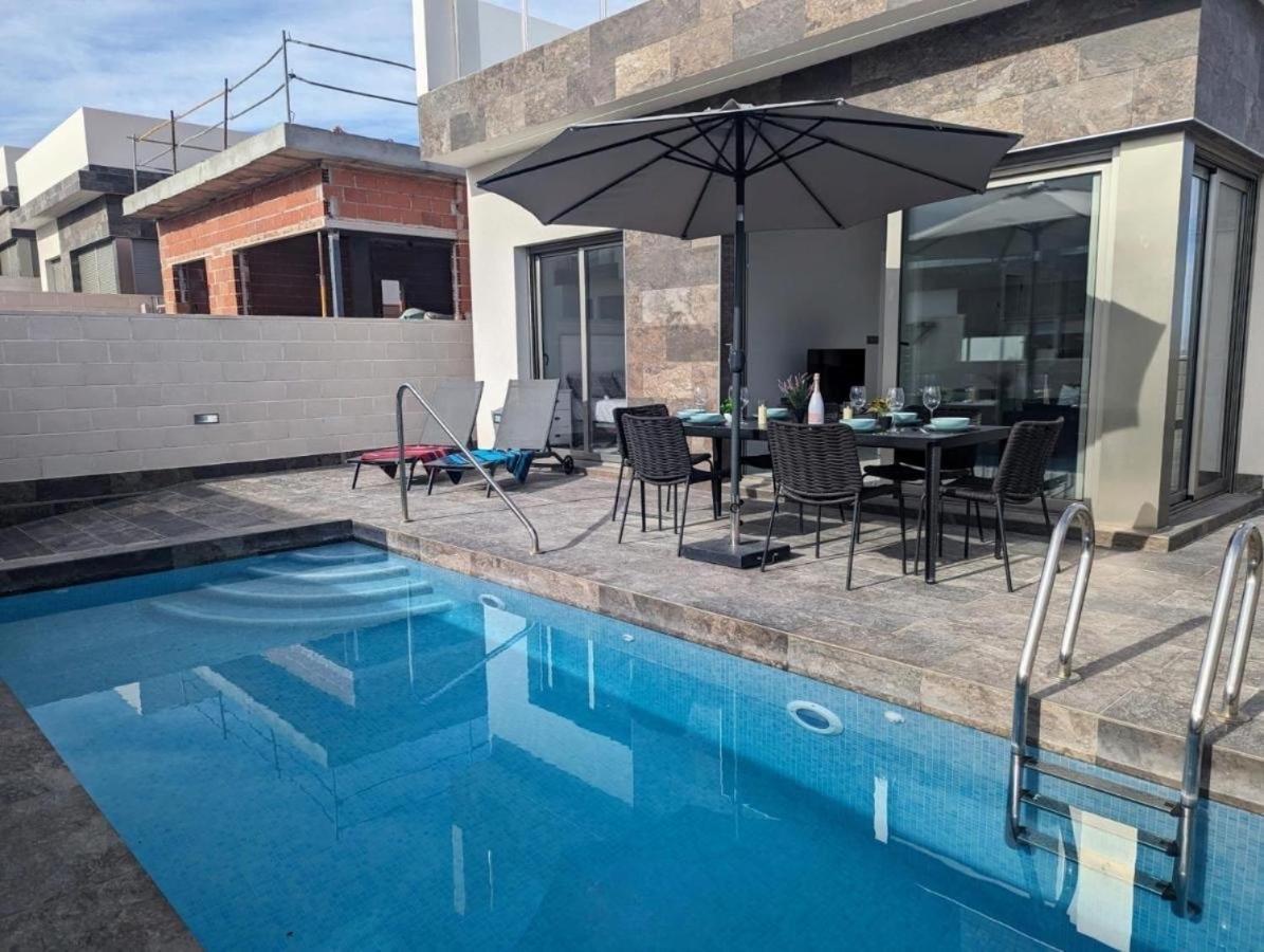 Fee4me Villa, Pool, Roofterrace & Relax * Alicante