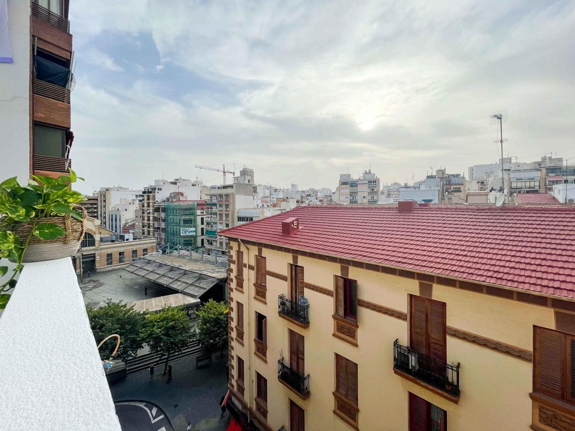 El Atico Del Mercado. Un Lugar Dificil De Olvidar. * Alicante