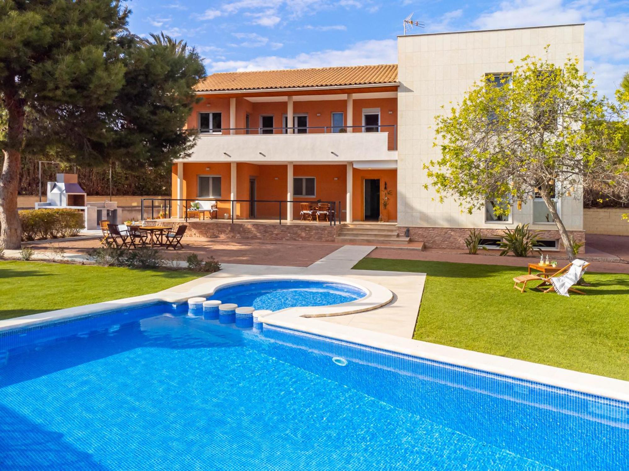 Acogedora En Con Piscina Y Barbacoa Villa *