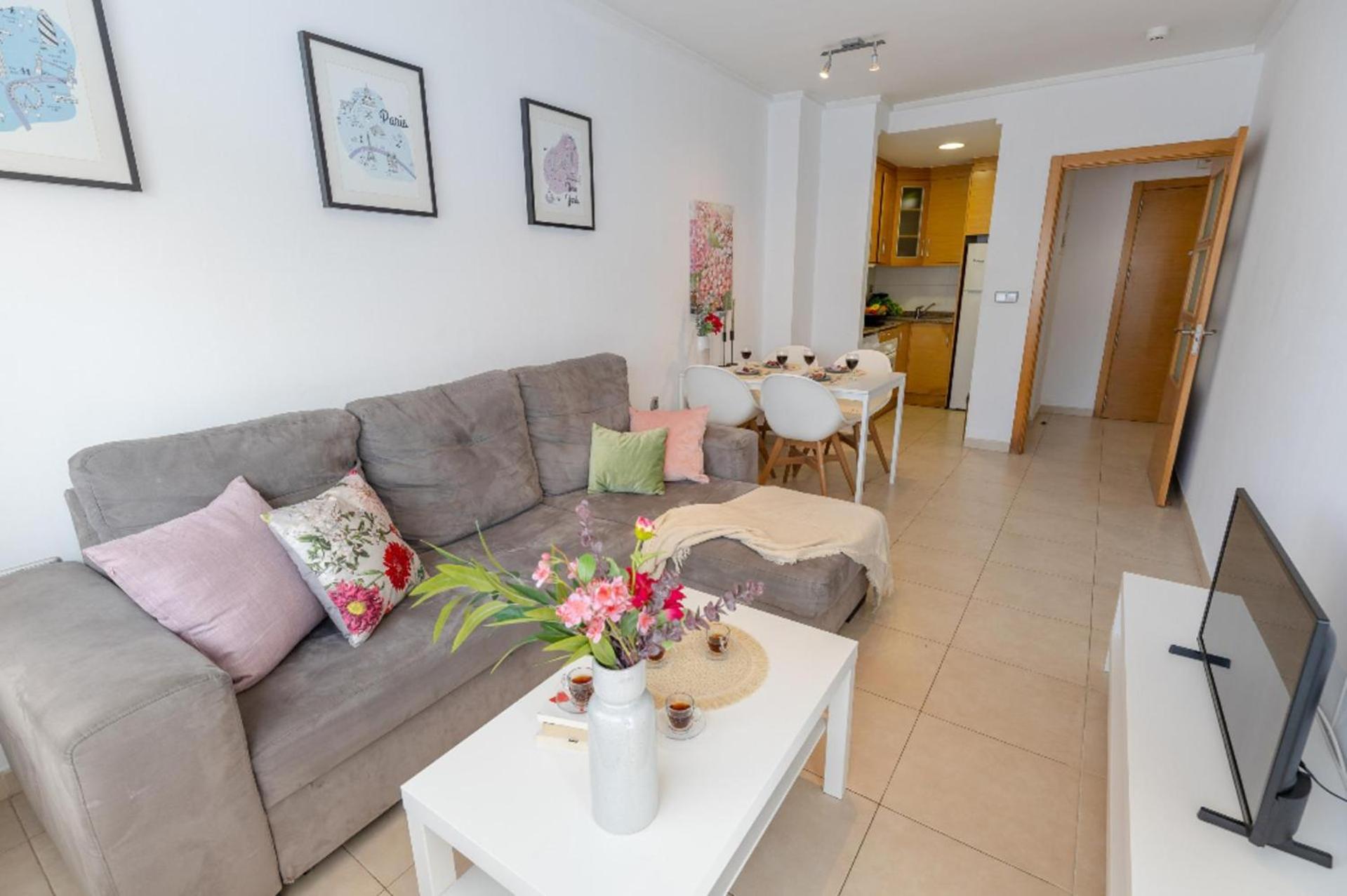 Apartment 1bed & Sofabed-seaside Apt-quiet Location-parking