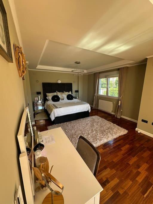 Totally Private Lux Boutique Sleeps 11 *
