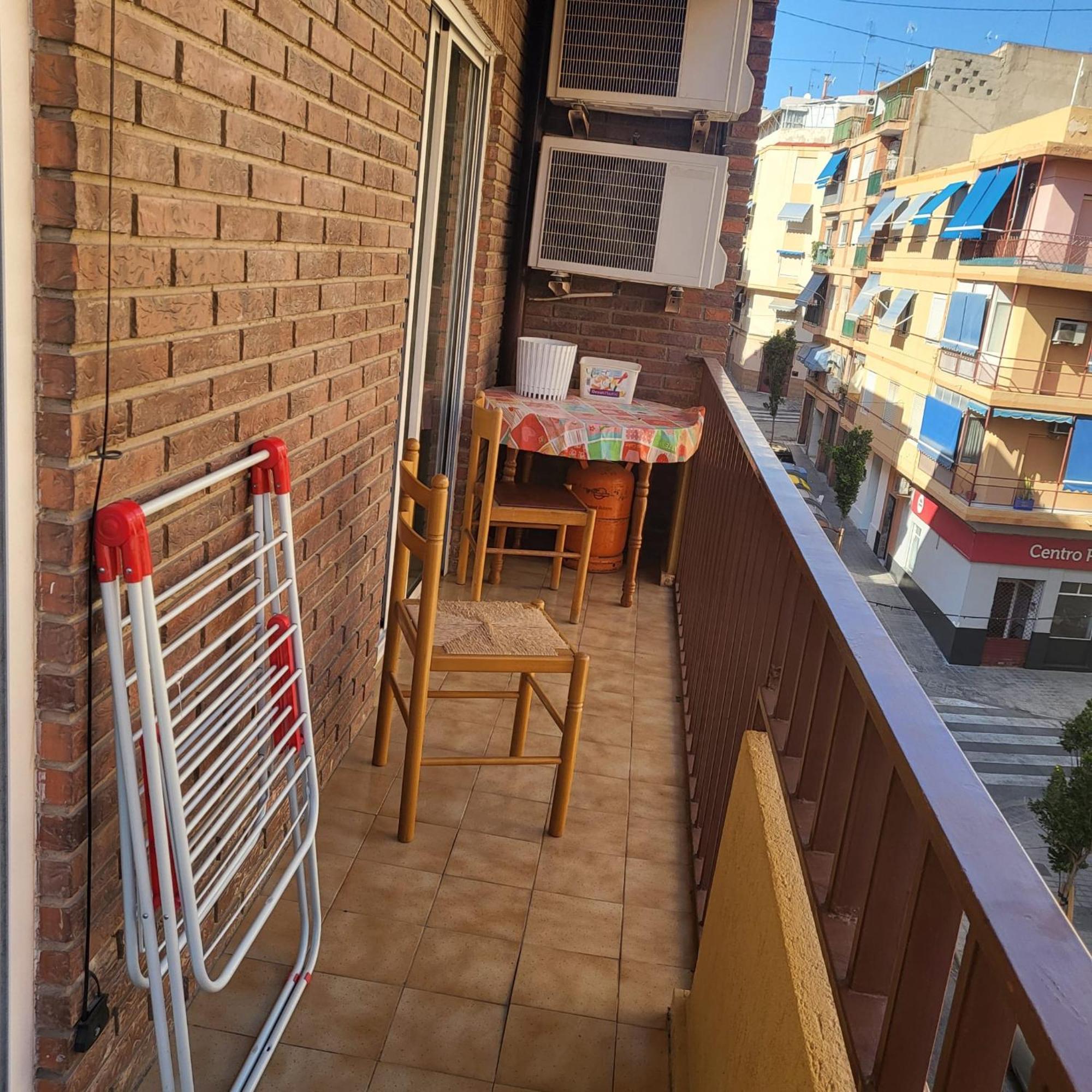 Homestay En Centro De *