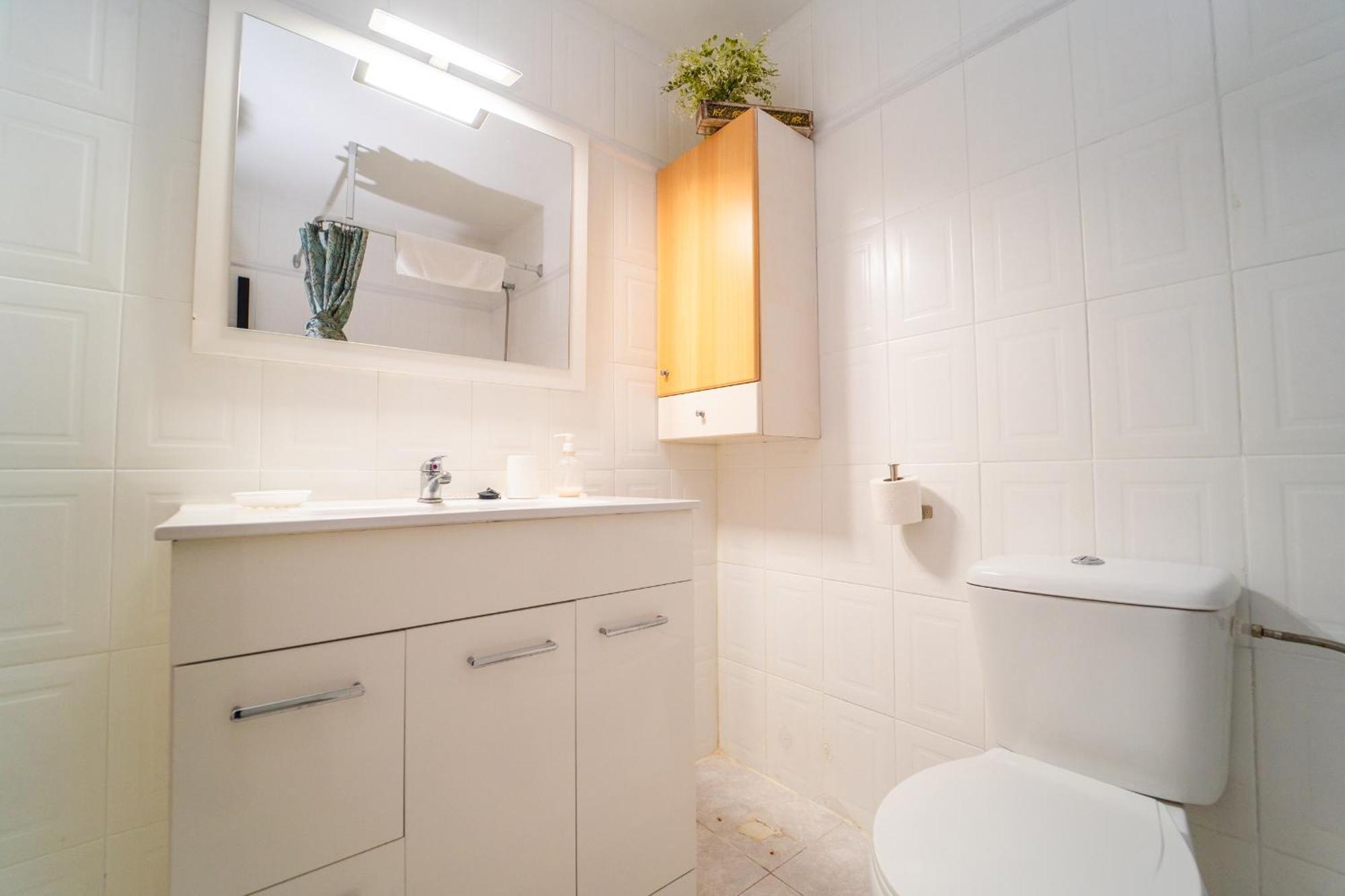 Urban Retreat Spacious Comfort Near * Alicante