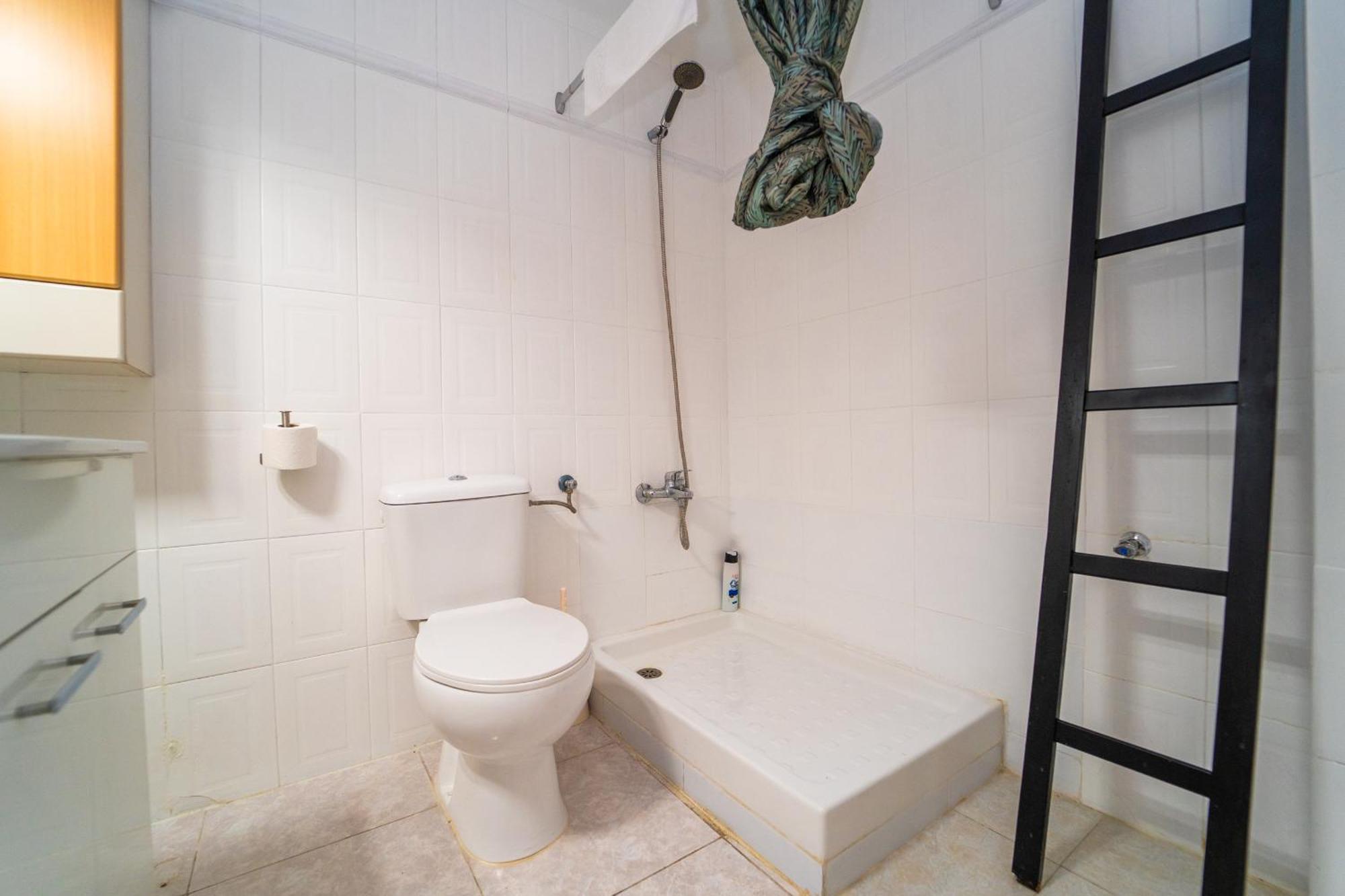 Urban Retreat Spacious Comfort Near Apartment Alicante