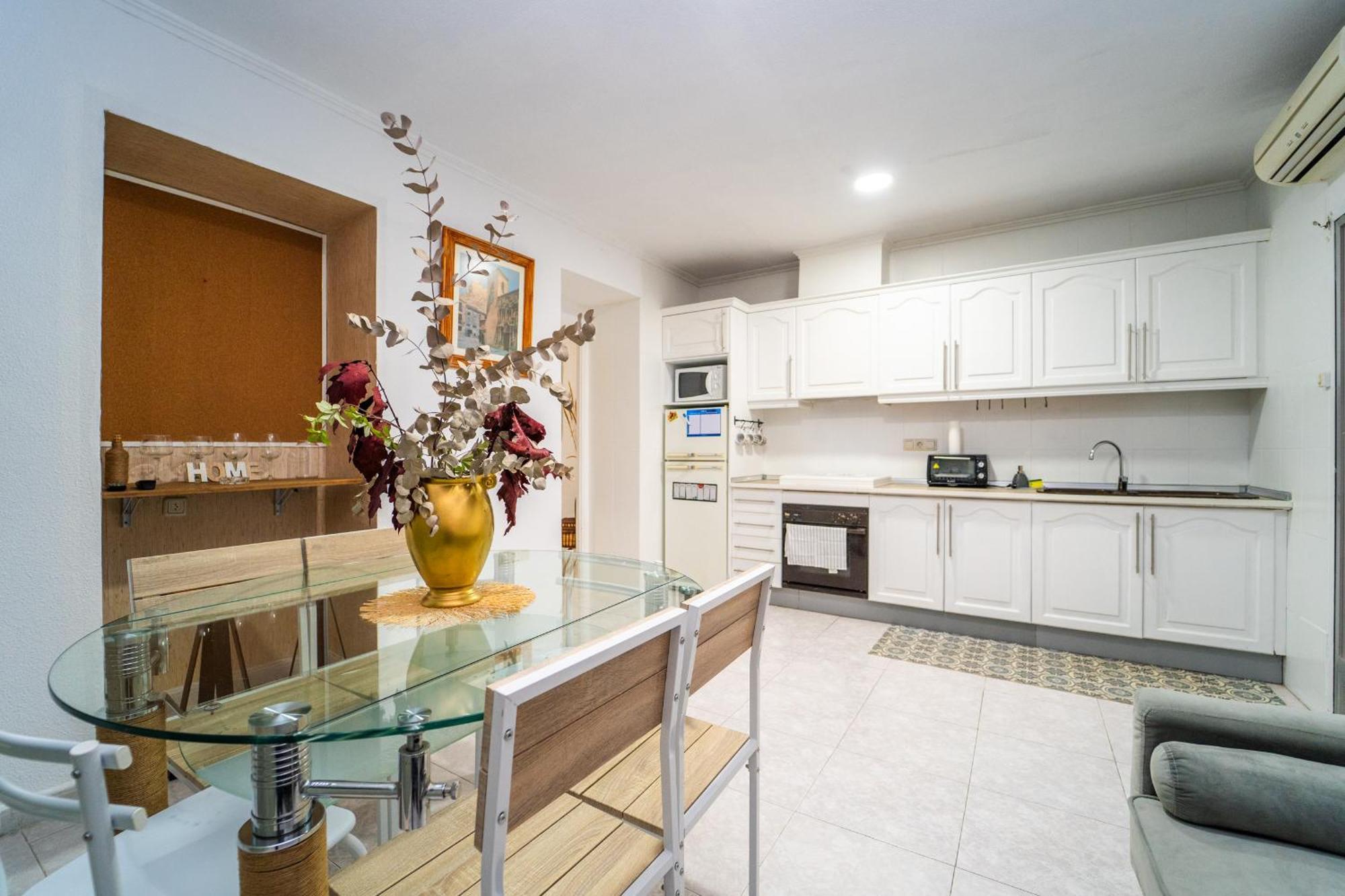 Urban Retreat Spacious Comfort Near Apartment