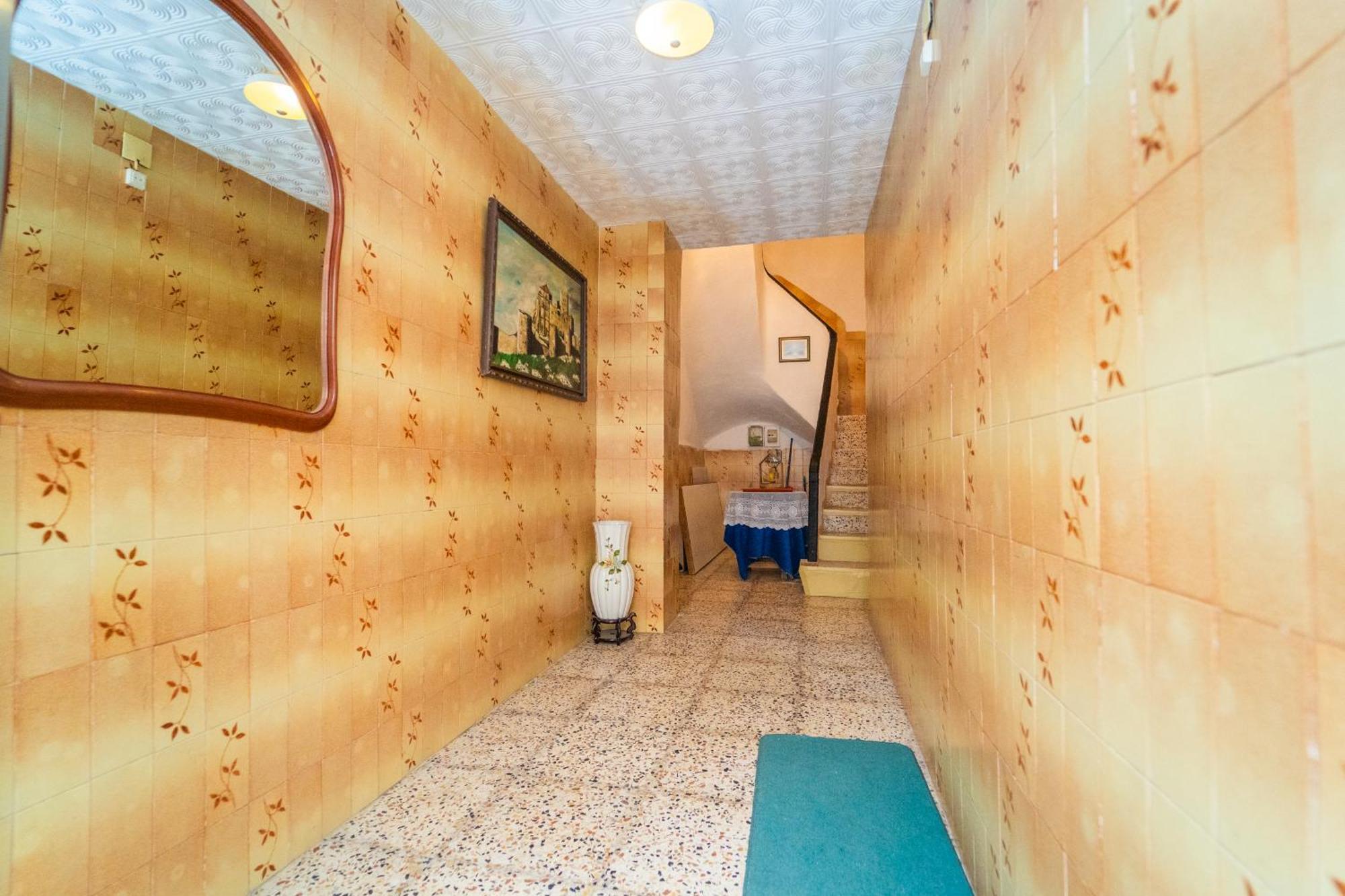 Urban Retreat Spacious Comfort Near Apartment Alicante